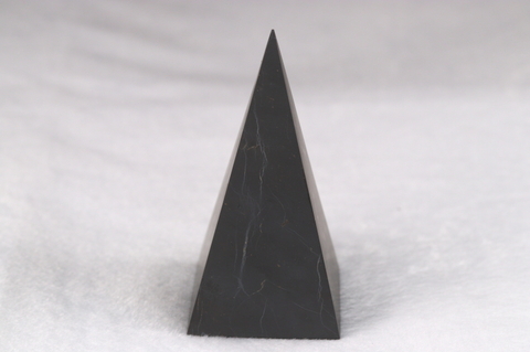 浄化・電磁波対策用！シュンガイト・ハイピラミッド100mm【最高品質・光沢・希少】