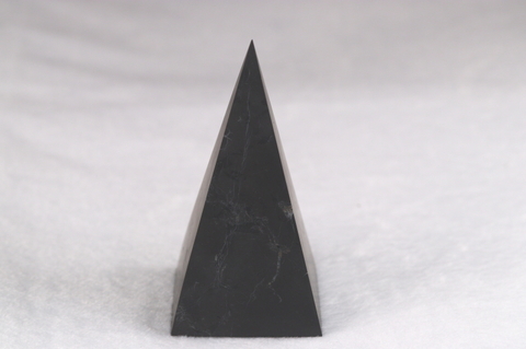 浄化・電磁波対策用！シュンガイト・ハイピラミッド100mm【最高品質・光沢・希少】