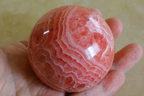 極上マスタークリスタル！最高品質インカローズ65mm丸玉 【最高品質・光沢・超激レア】 