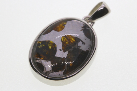 高波動！ロシア産パラサイト隕石ペンダント【最高品質・光沢・激レア】