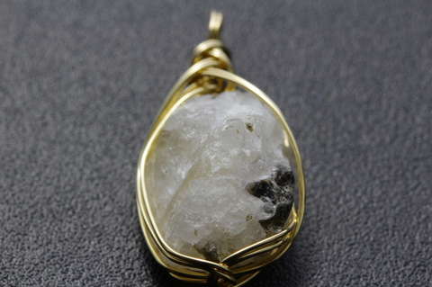 極上！まるごとフェナカイト20.2ct！超高波動ロシア産フェナカイト原石ペンダント【最高品質・透明・光沢・レインボー・超激レア】