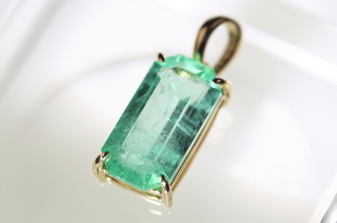 超ビッグ2.75ct！ロシアウラル産エメラルド・18Kペンダント【最高品質・光沢・透明・超激レア】