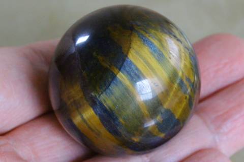 極上！南アフリカ産ファルコンタイガーアイ丸玉【高品質・光沢・超激レア】