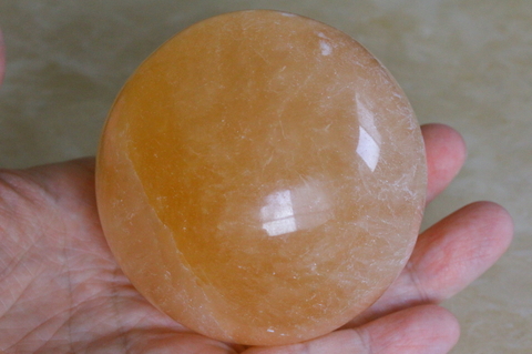 高波動！高品質キャッツアイ・オレンジセレナイト76mm丸玉・台座付き【高品質・高波動・希少】