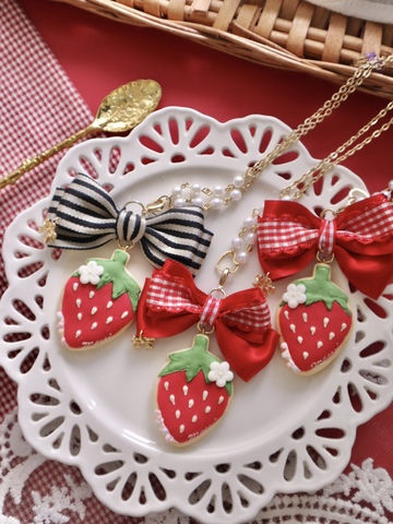 strawberry girl cookie　ネックレス