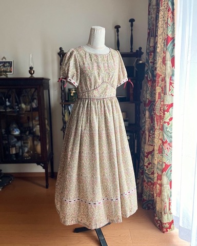 Mrs.Morris＊ハーベストドレス Mrs.Morris《ミセスモリス》🌿ウィリアムモリス柄のお洋服