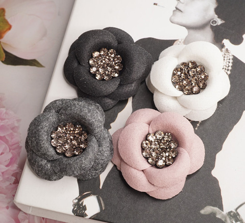 Cocoセンタービジューカメリア　約5.5cm