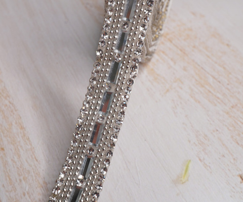 アイロン接着×テープ両用ボールチェーン×長方形ストーンテープ/幅1.2cm　45cm