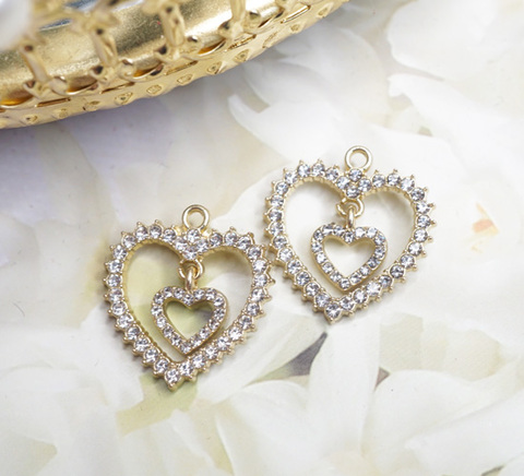 揺れるダブルハート ビジューチャーム