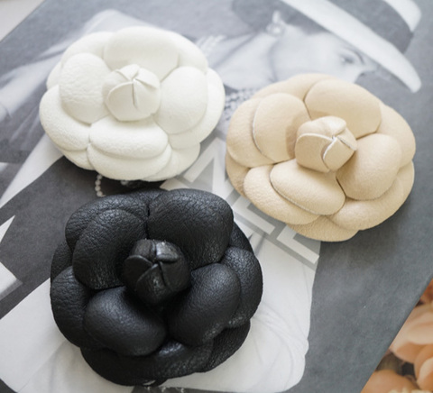 CocoLuxeフェイクレザーカメリア　約6.5cm