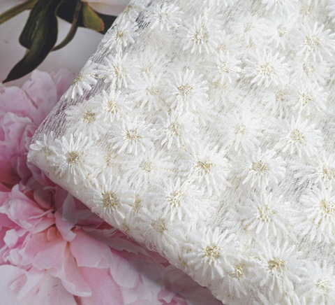 シャイニーデイジー刺繍オーガンジーファブリック(花芯ゴールド)　70×45cm
