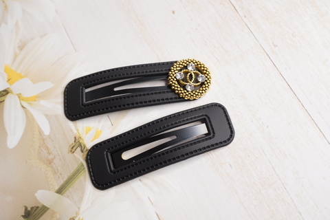 ブラックフェイクレザーぱっちんピン(中空き)