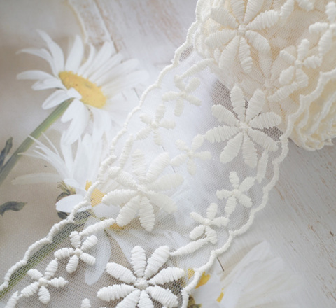 スカラップエッジデイジー刺繍チュールレースリボン　7cｍ/90cm