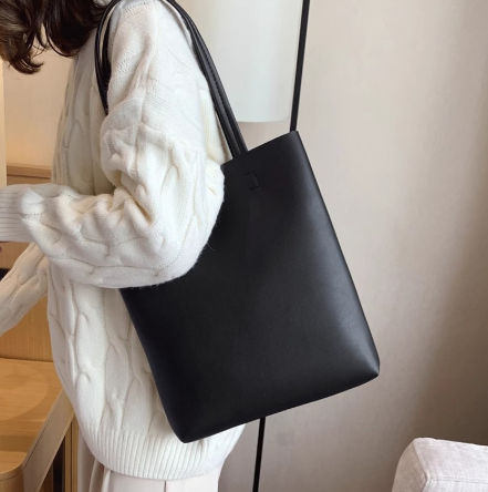 ブラックカラーフェイクレザートートバッグ(縦型)