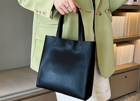 ブラックカラーフェイクレザートートバッグ