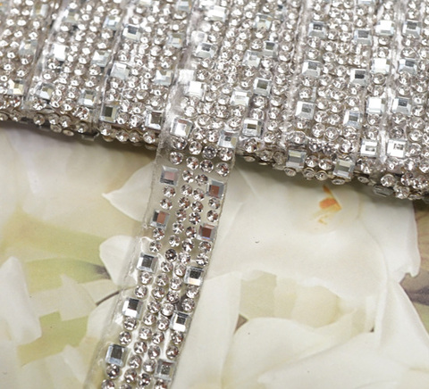 アイロン接着センター２列＆サイド正方形ストーンテープ/幅1cm　40cm