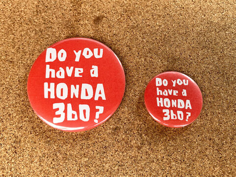Do you Have a 360? 缶バッヂ（赤）