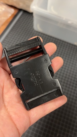 プラスチック黒色40mmバックル