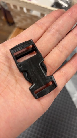 プラスチック黒20mmバックル