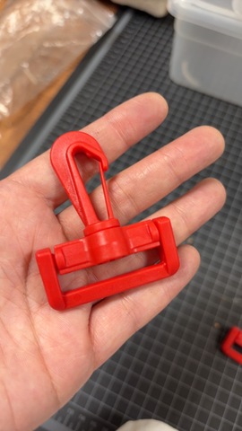 プラスチック赤色40mmナスカン