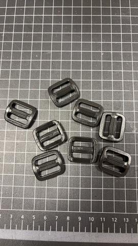 プラスチック黒20mmオクリカン8こまとめて