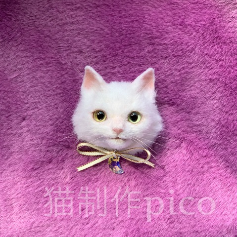 猫ブローチ　白猫オッドアイ