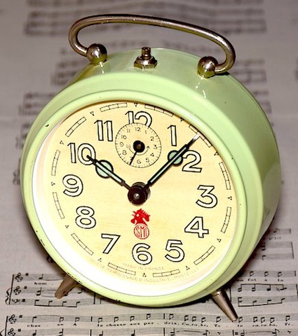 SMI（フランス） 丸型目覚時計（ミントグリーン） 1960年代【073】