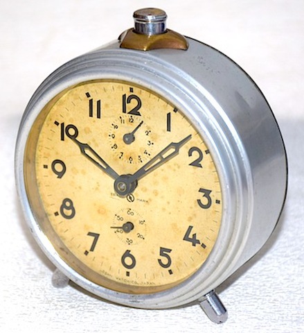 農村時計　アルミ枠目覚時計　昭和20年代前半【089】