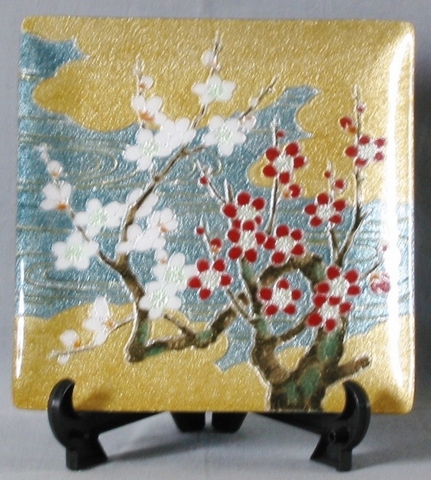 飾皿 紅白梅 (18×18㎝）