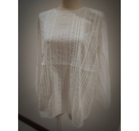 葉柄ライン刺繍ブラウス