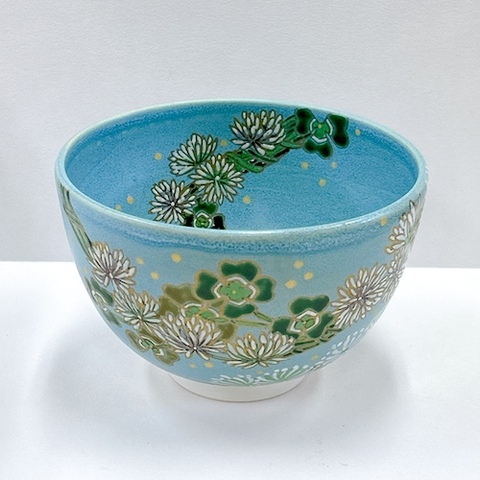 抹茶碗　トルコ釉　白詰草（シロツメクサ）【水出宋絢】