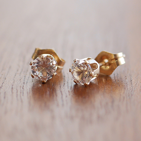 ピアス☆ロシア産フェナカイト（4mm）