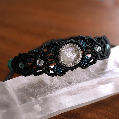 レア☆マクラメブレスレット☆虹入りフェナカイト（ブラジル産）