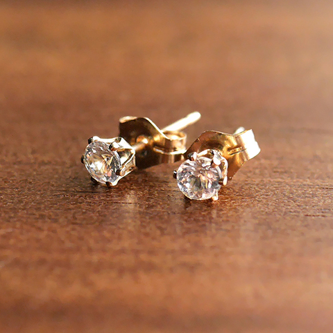 ピアス☆ロシア産フェナカイト（3.3mm）