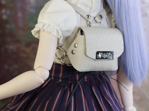 40cmドール向けレザーリュック（オフホワイト） 1/3ドール用品