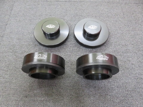 2026- 新型 ランドクルーザーFJ 用 TRJ240W 【NEW・インコイルタイプ】SLAMオリジナル アルミ製 フロント 2インチ(50mm) リヤ1.5インチ(40mm) リフトアップスぺーサー