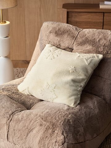 英国直輸入　クリスマスクッション　フェイクファーのスノーフレーク
