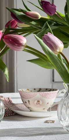 エリザベス女王　生誕100周年記念ティーカップ＆ソーサー　バッキンガム宮殿ロイヤルコレクション　