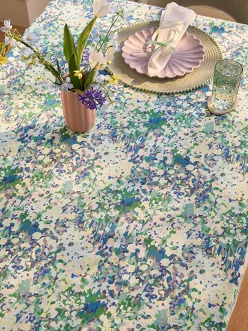 ロンドン直輸入　イングリッシュガーデンフローラルプリントのテーブルクロス　撥水加工