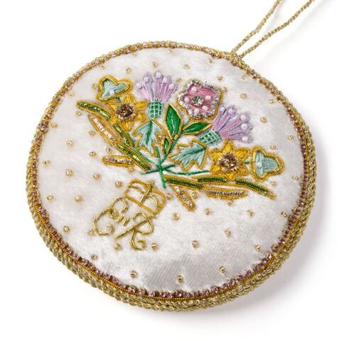 ロイヤルコレクション エリザベス2世女王100周年記念勲章ラウンデル　オーナメント　バッキンガム宮殿　公式記念品　