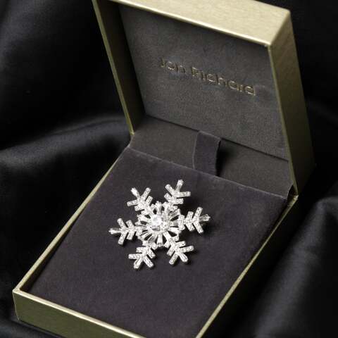 ロンドンDebehnams厳選　雪の結晶クリスマスブローチ　Jon Richarda Christmas Brooch