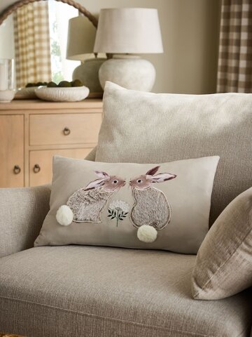 Happy Spring イースターバニー　うさぎのクッション　ロンドン直輸入　
