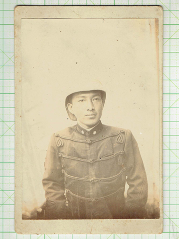 陸軍中尉肋骨服肖像写真