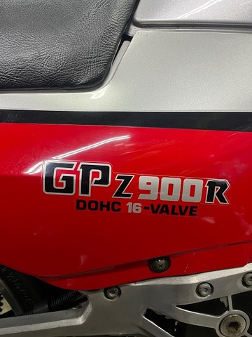 GPz900R A2赤銀 サイドカバーステッカー