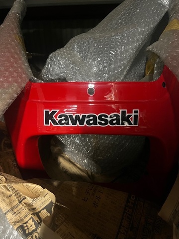 GPz750A5アッパーカウル「Kawasaki」ステッカー