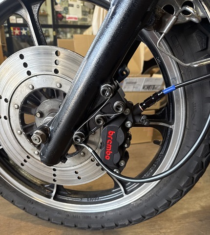 Z400FX E1用ブレンボ40ｍｍキャリパーサポート(Sディスク)