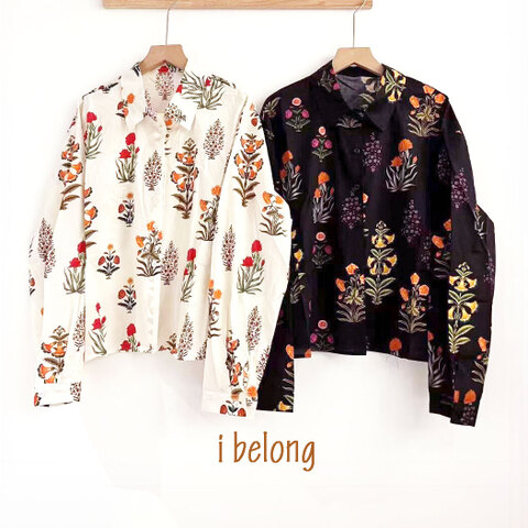 アンティーク調花柄のブラウス