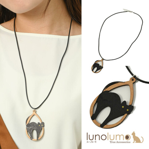 黒猫のウッドペンダント