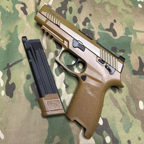 SIG AIR P320 M17 GBBハンドガン (TAN)