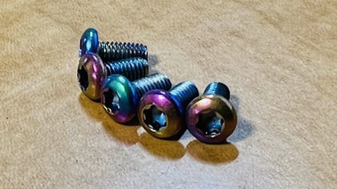 テールスライダーのチタントルクス、ボタン、皿ビスレインボー使用 レインボー追加ψ(｀∇´)ψ | IMPERIO GROUP RC CRAZY CUSTOMIZER